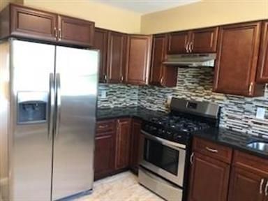 2107 Merrywood Dr, Edison NJ  08817-2543 exterior