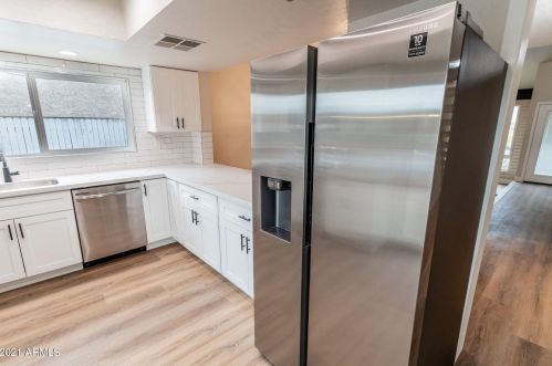 1214 Desert Cove Ave, Phoenix AZ  85020-1108 exterior