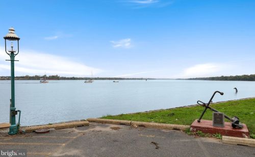 403 Howard St, Riverton NJ 08077-1328 exterior