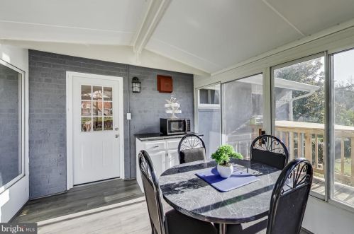 6401 Edsall Rd, Alexandria VA  22312-6411 exterior