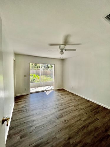 592 Whitmore Dr, Fort Pierce FL  34984-4570 exterior