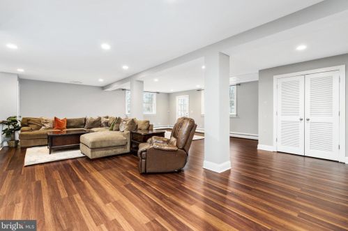 10 Frst Ln, Trenton NJ 08628-1603 exterior