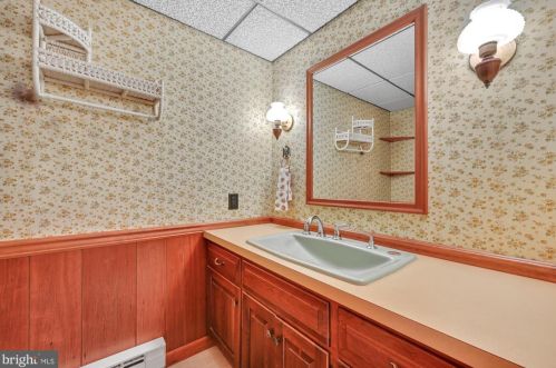 1666 Clearview Ave, Lancaster PA 17601-4308 exterior