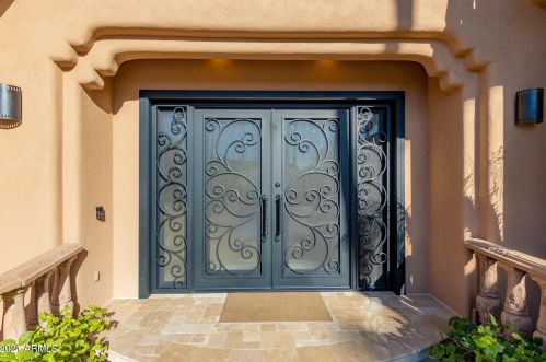 25401 45th Dr, Phoenix AZ  85083-2243 exterior