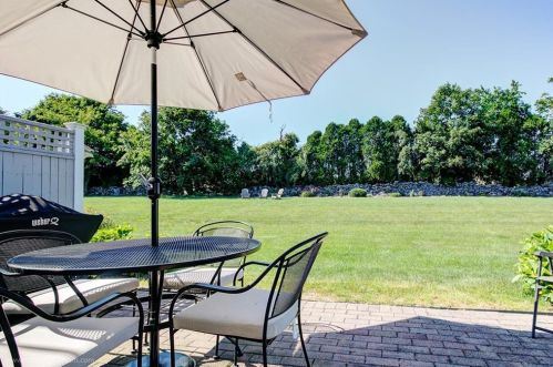 414 Corey Ln, Middletown RI 02842-5659 exterior