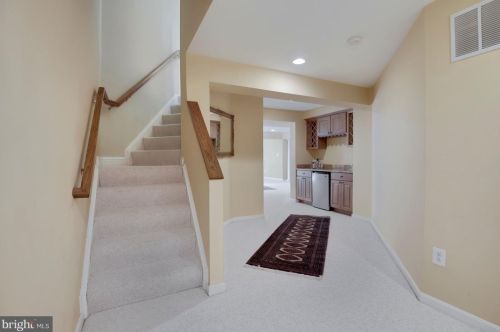 10720 Cloverbrooke Dr, Rockville MD 20854-6372 exterior