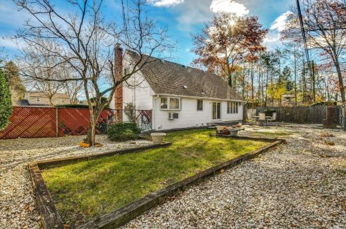 57 Arcadia Dr, Huntington Station NY 11746-6935 exterior