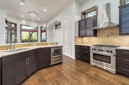 810 Christopher St, Austin, TX 78704-1618