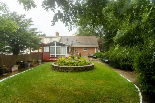 8236 37, Milwaukee WI 53210-3047 exterior