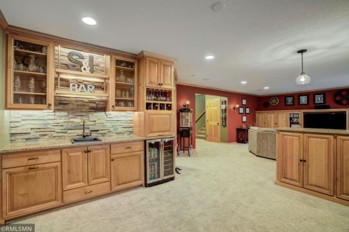 2489 Schneider Ct, Chaska MN 55318-1567 exterior