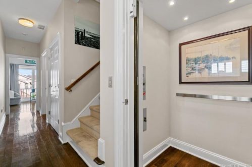 27 Pt Bch Dr, Milford CT 06460-7642 exterior