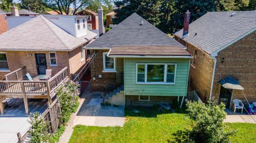 9132 Saginaw Ave, Chicago IL  60617-4150 exterior