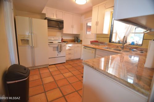 10700 Tanque Verde Rd, Tucson AZ 85749-9611 exterior