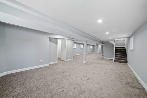 7920 Crandon Ave, Chicago IL 60617-1147 exterior