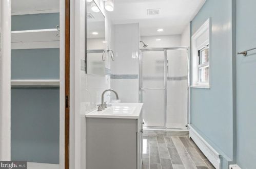 8 Maddock Dr, Trenton NJ 08628-2308 exterior