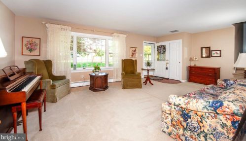 576 Kromer Ave, Berwyn PA 19312-1318 exterior