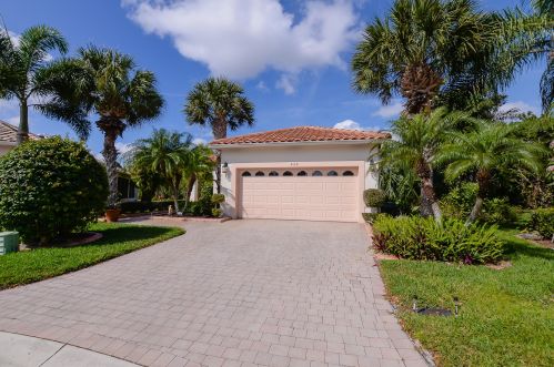 430 Lismore Ln, Fort Pierce, FL 34986-2615