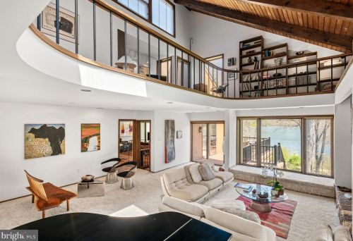 2230 Deerfield Dr, Media PA 19063-1834 exterior