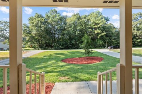 3845 Laurel Fls Dr, Lithonia GA 30039-6586 exterior