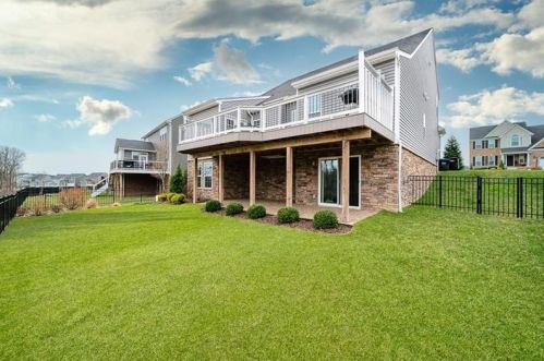 216 Overlook Dr, Pittsburgh PA 15216-1545 exterior