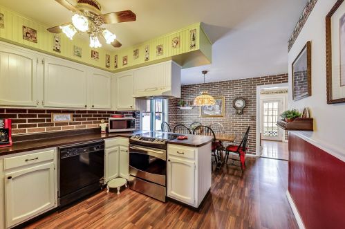 5950 Ozanam Ave, Chicago IL 60631-2235 exterior