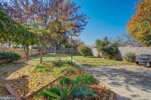 104 Queen St, Littlestown PA 17340-1640 exterior