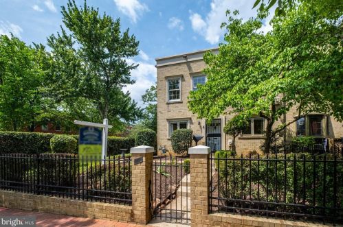 549 5th St, Washington, DC 20003-4206