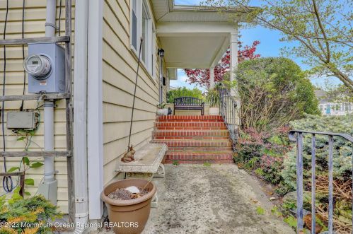 17 Locust Ave, West Long Branch NJ  07764-1547 exterior