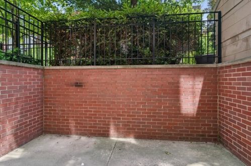 848 Roscoe St, Chicago IL  60657-2589 exterior