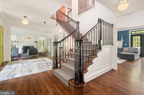 8314 Comanche Ct, Bethesda, MD 20817-4561