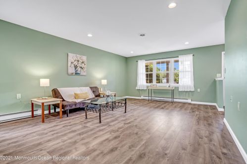 8 Leighton Ln, Lakehurst NJ  08759-6711 exterior