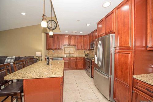 30 Della Dr, Babylon NY 11704-6240 exterior