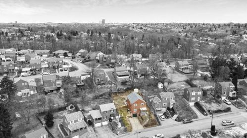 1541 Greencrest Dr, Pittsburgh, PA 15226-1919