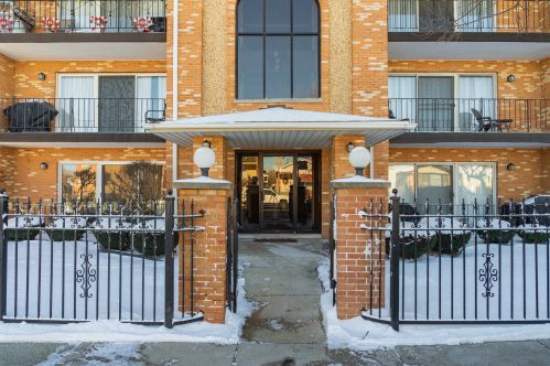 6509 63rd St, Chicago IL 60638-4151 exterior