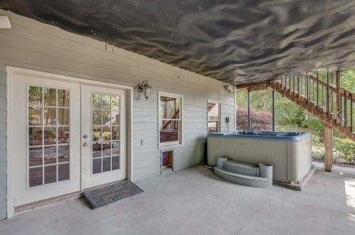 3052 Oaktree Ln, Duluth GA 30096-5886 exterior