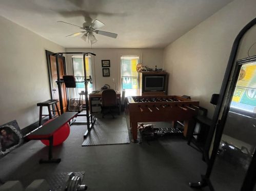 2411 Kinnickinnic Ave, Milwaukee WI 53207-1629 exterior