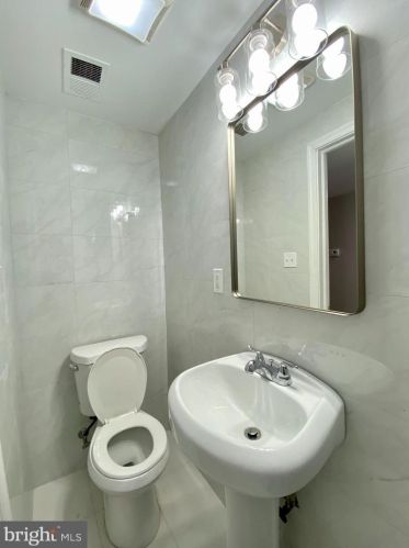 1848 17th St, Philadelphia PA 19145-2147 exterior