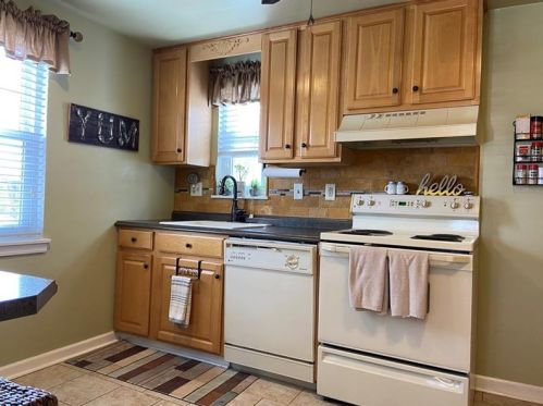 944 Elizabeth St, Pittsburgh, PA 15221-3948