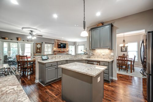 1427 White Oak Ln, Bull Valley IL 60098-6412 exterior