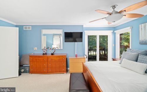 9 Riverbend Dr, New Brunswick NJ 08902-1100 exterior