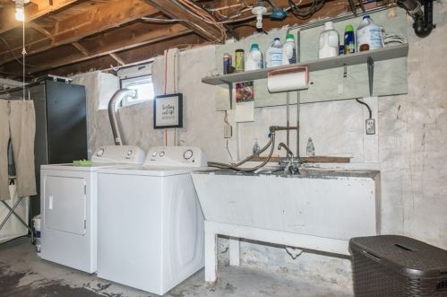 2 Ontario St, Worcester MA 01606-1873 exterior