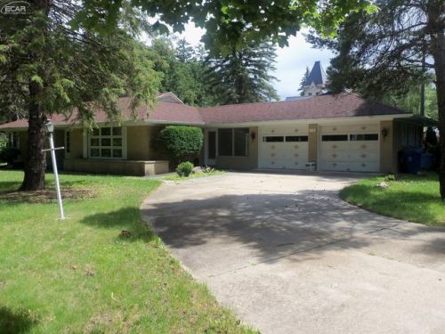 115 Maple St, Vassar MI  48768-1204 exterior