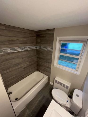 168 Spg St, Windsor Locks CT 06096-1724 exterior