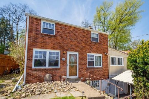 552 Burton Dr, Pittsburgh, PA 15235-4420