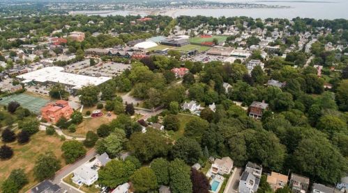 31 Bowery St, Middletown RI 02840-3560 exterior