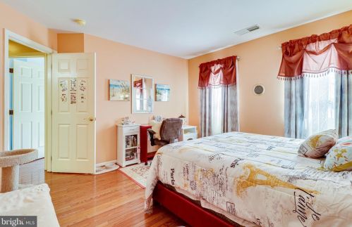 7329 Hampton Manor Pl, Springfield VA  22150-4921 exterior