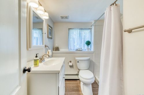 180 Cockonoe Ave, Babylon NY 11702-1904 exterior