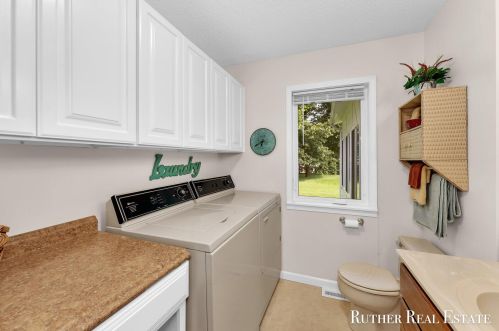 2112 Emens Dr, Meskegon MI 49444-4445 exterior