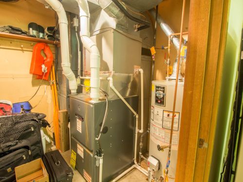 300 Cir Dr, Meskegon MI 49445-2712 exterior