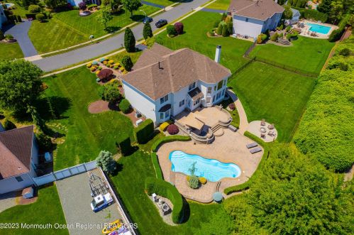 16 Country View Dr, East Freehold, NJ 07728-9023